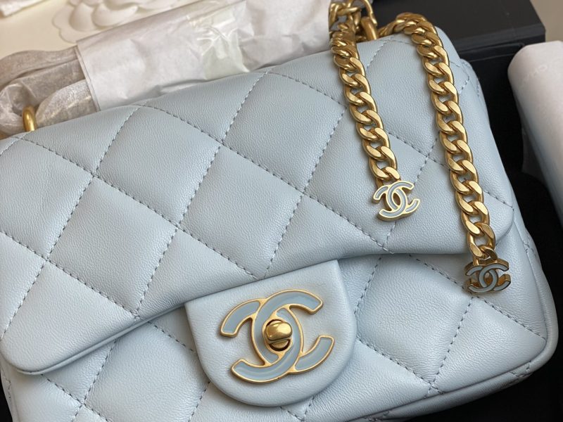 The classic flap bag-46