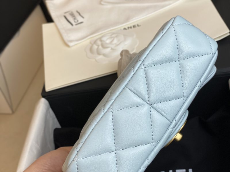 The classic flap bag-46