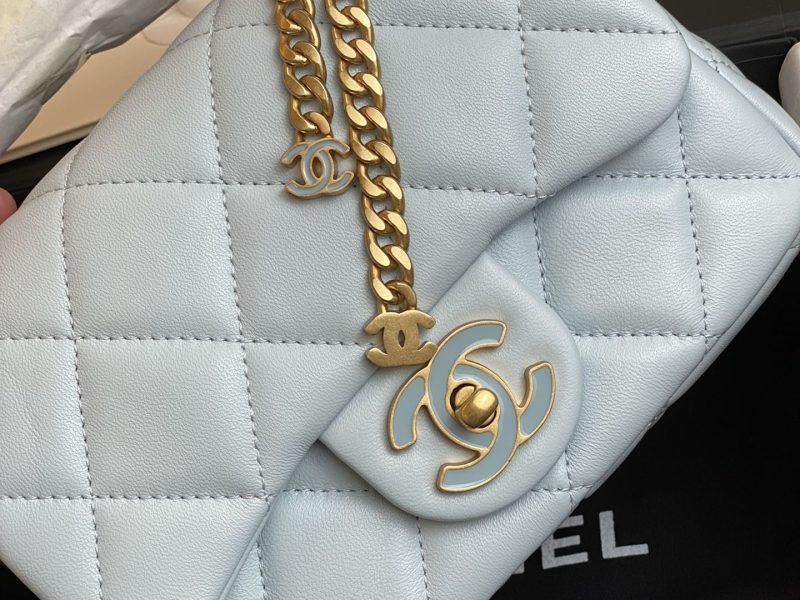The classic flap bag-46