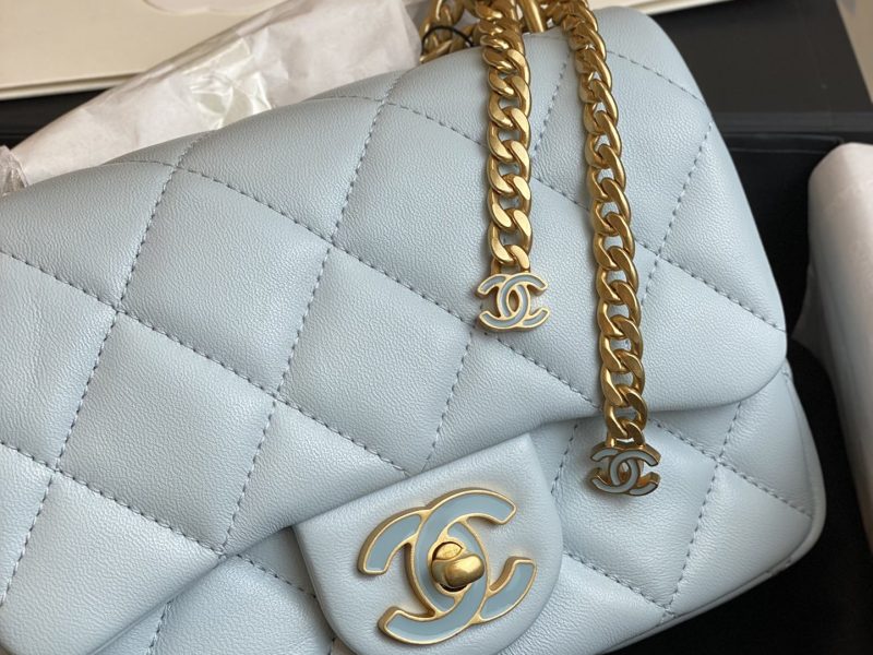 The classic flap bag-46