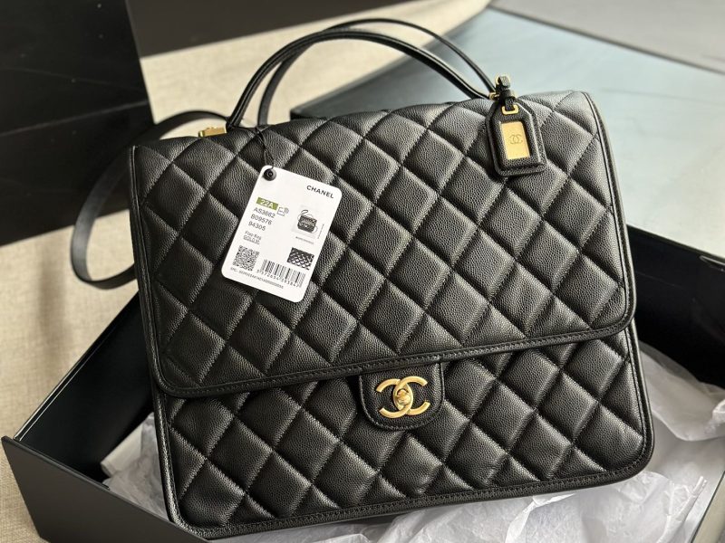 The hottest messenger bag of 2022-49