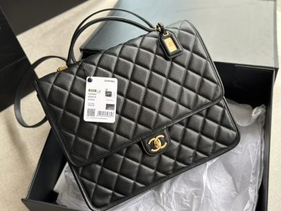 The hottest messenger bag of 2022-49