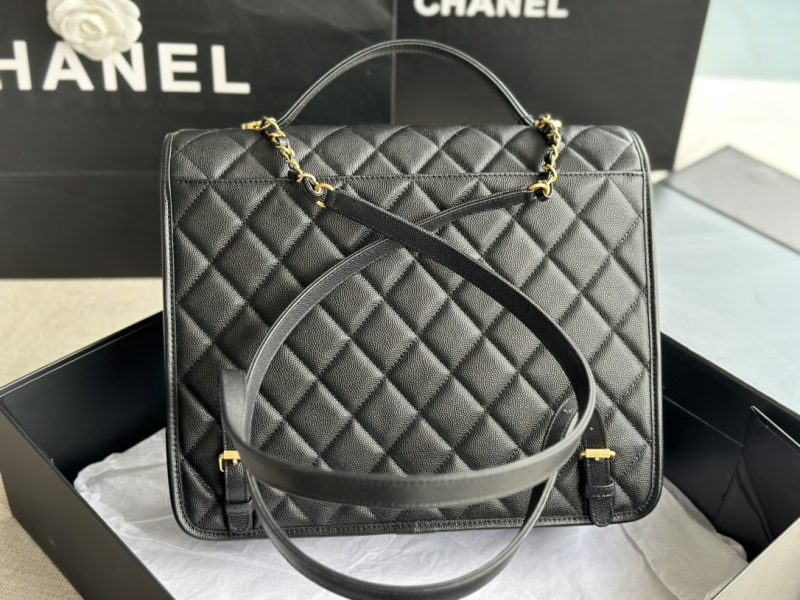 The hottest messenger bag of 2022-49