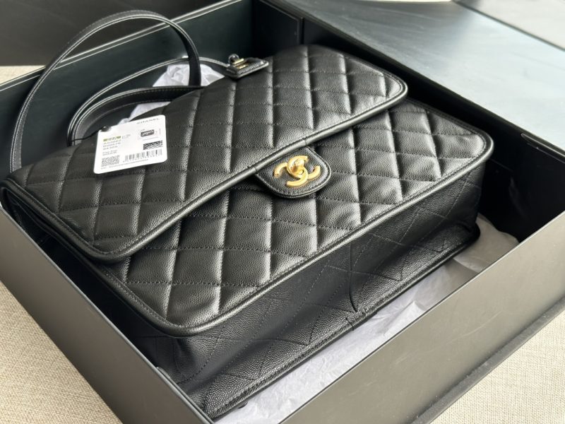 The hottest messenger bag of 2022-49