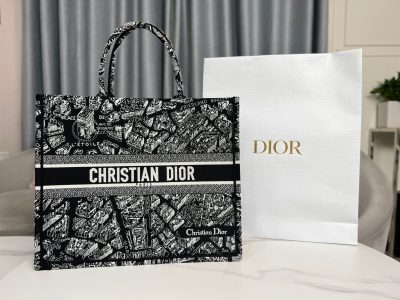 Patterned embroidered handbag-8801