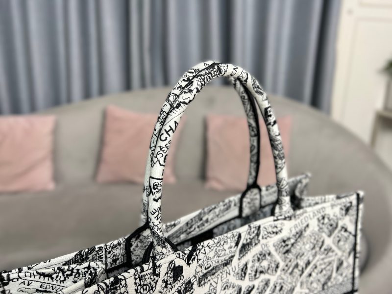 Patterned embroidered handbag-8001